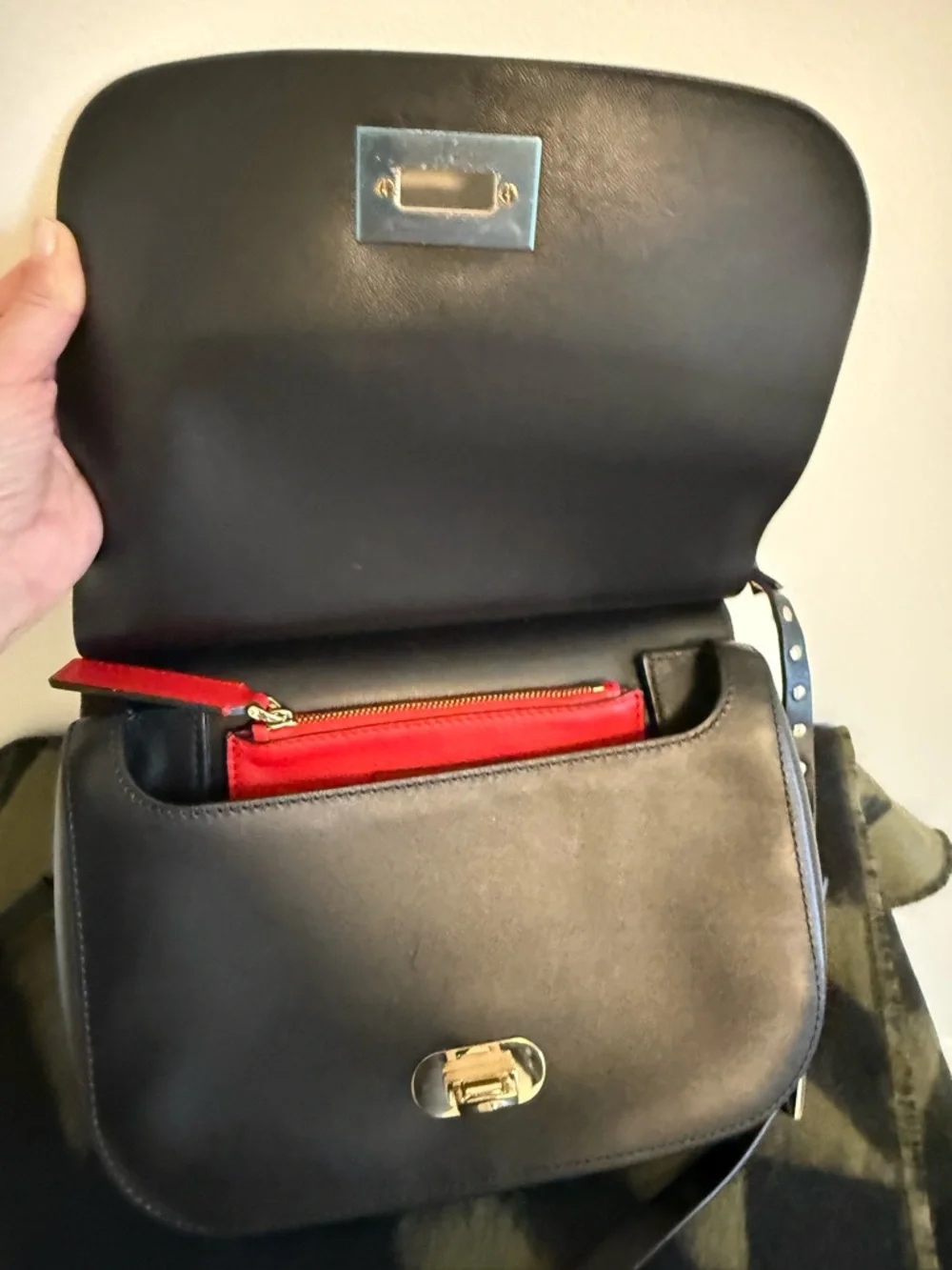 Vintage Valentino Garavani Rockstud Black Leather Saddlebag - Picture 4 of 14